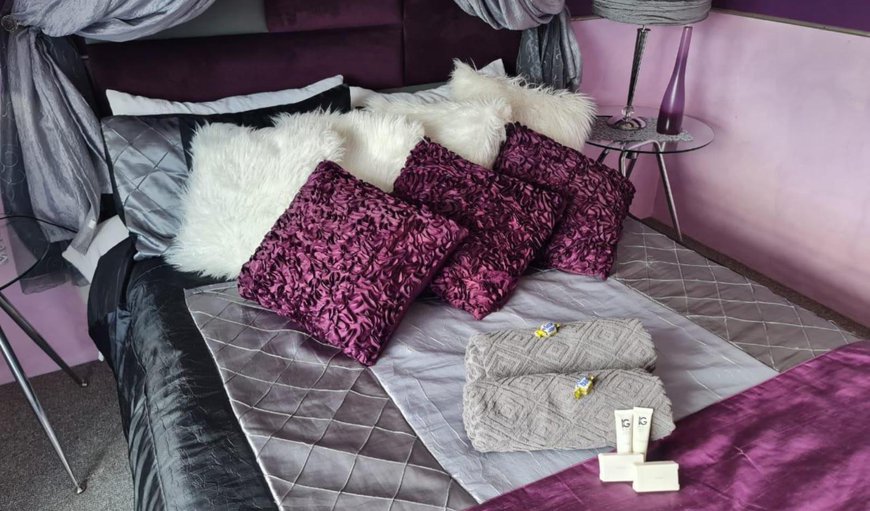 Comfort Queen Room: Bed