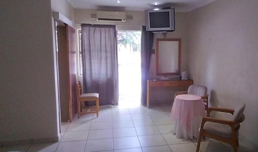 Family Room: Seating area