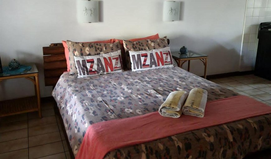 Standard Manzini Chalet 08 - 5 Sleeper: Bed