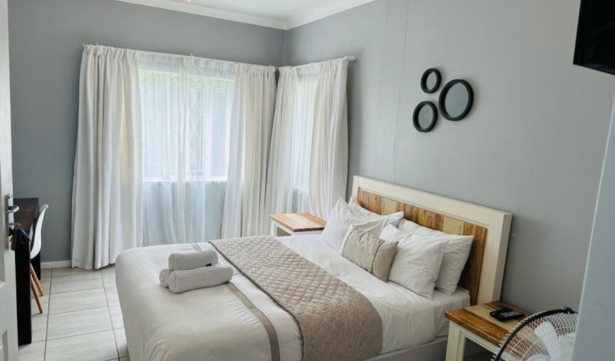Jodwell 69 | Luxury Queen Room: Bed