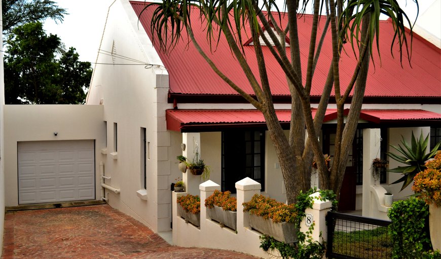 Entrance, secure parking and lock-up garage. in Moreleta Park, Pretoria (Tshwane), Gauteng, South Africa