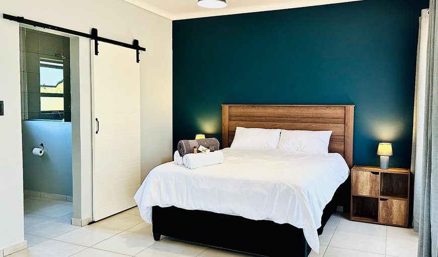 Deluxe Queen Rooms with Shower: Bed