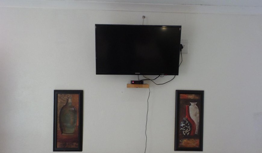 Unit 9 Self-Catering Double Room: TV and multimedia