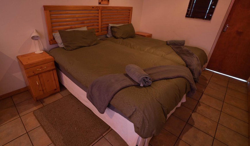 Unit 5 Comfort Twin Room: Bed