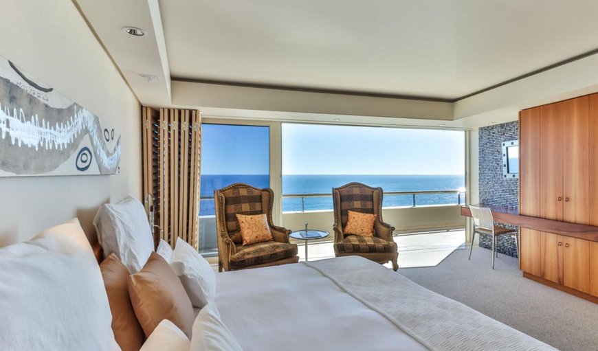 Deluxe Suite with Sea View: Bed