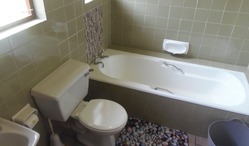 Chrismar House: Bathroom