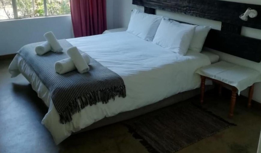 Euphorbia Room: Bed