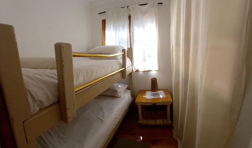 4 Sleeper Self- Catering Cabins: Bunk bed in small room