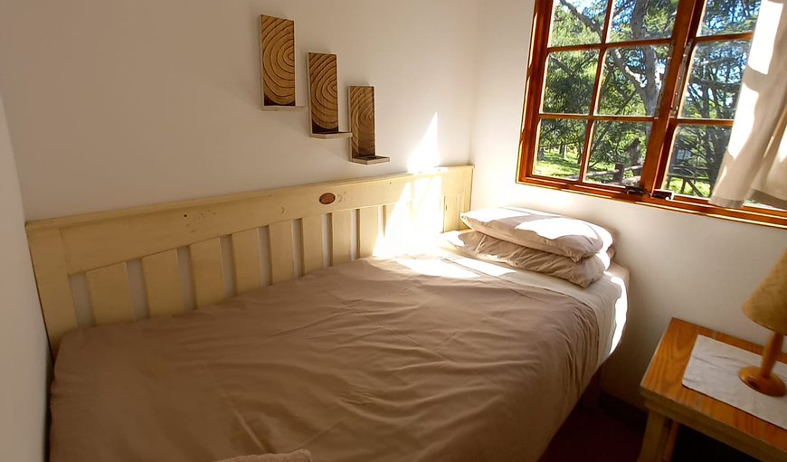 3 Sleeper Self- Catering Cabins : Single bed in small room