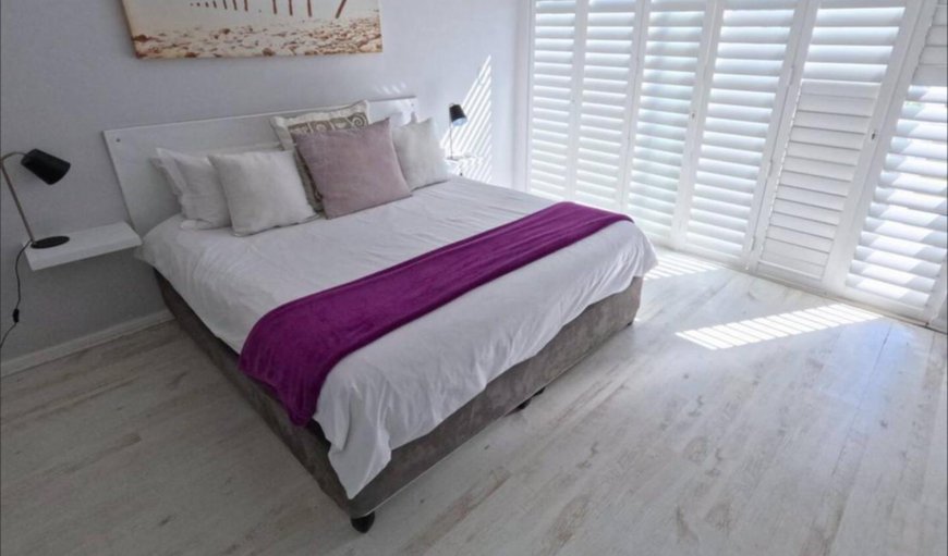 Luxury Beach House: Bed