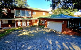 Ipiti Villa image