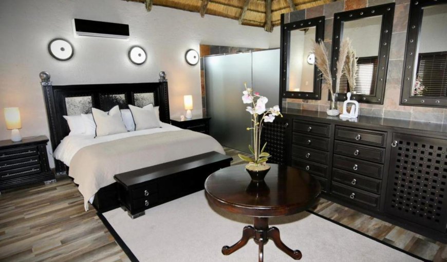 Decollage Estate | Deluxe King Room: Bed
