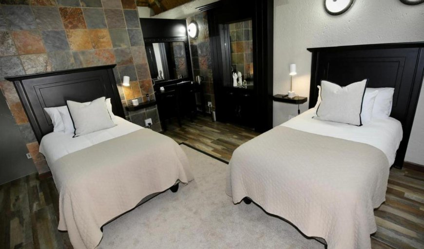 Decollage Estate | Deluxe Twin Room: Bed