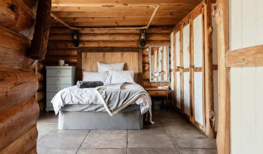 Mountain Canadian Log Home: Photo of the whole room