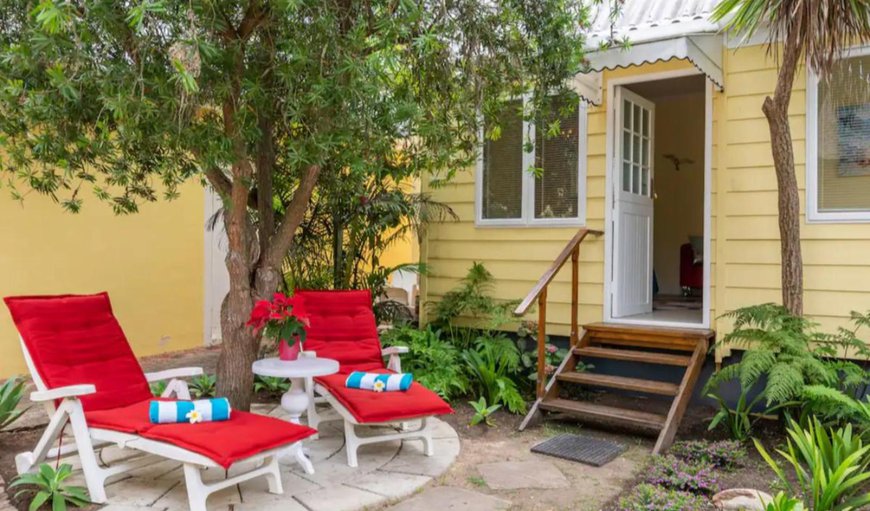 Banana Bungalow with Garden View: Balcony/Terrace