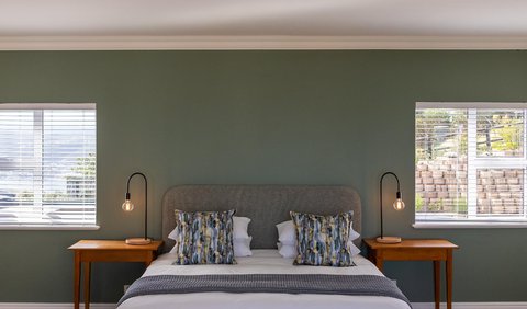 Succulent Luxury Apartment: Bed