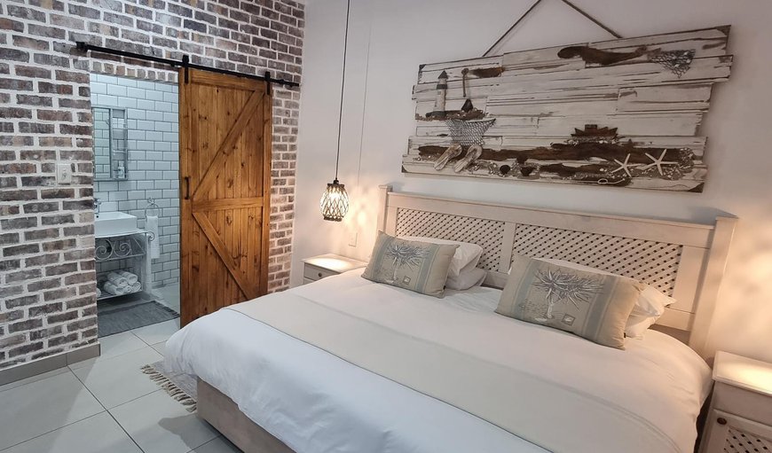 Kingfisher Apartment: Bed