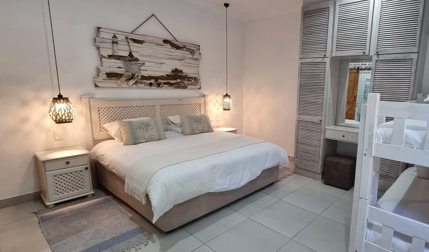 Kingfisher Apartment: Bed