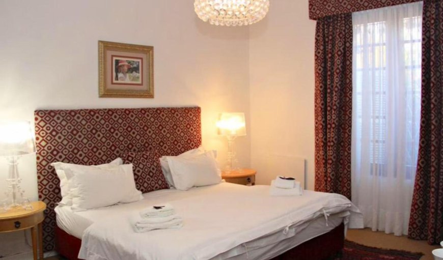 Standard King Room 1 with En-suite: Bed