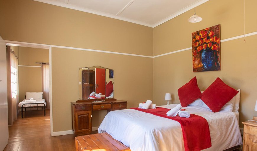 Interleading Family Room: Photo of the whole room