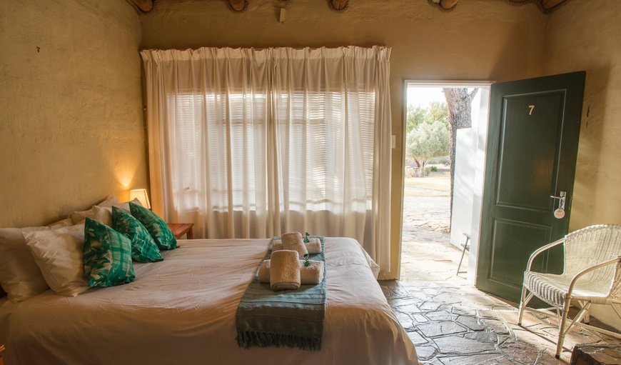Private 2-Sleeper Cottage 2: Bed