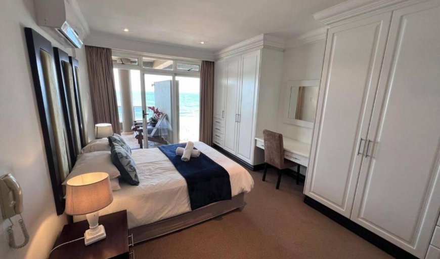 Luxury Beachfront Apartment: Photo of the whole room