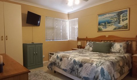 O'Briens Self-catering Holiday Home: TV and multimedia
