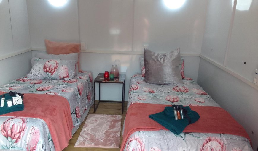 Twin En-suite Room: Bed