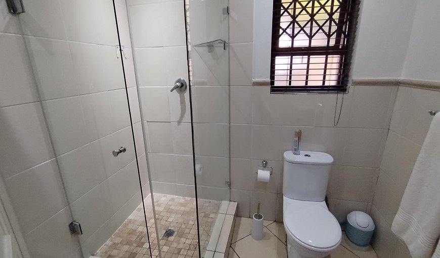 Standard Double/Twin R2: Bathroom