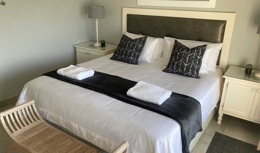 The Beach House Southport: King bedroom ensuite