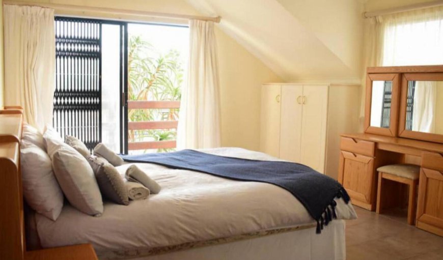 4-Bedroom Self-Catering Holiday Home: Bed