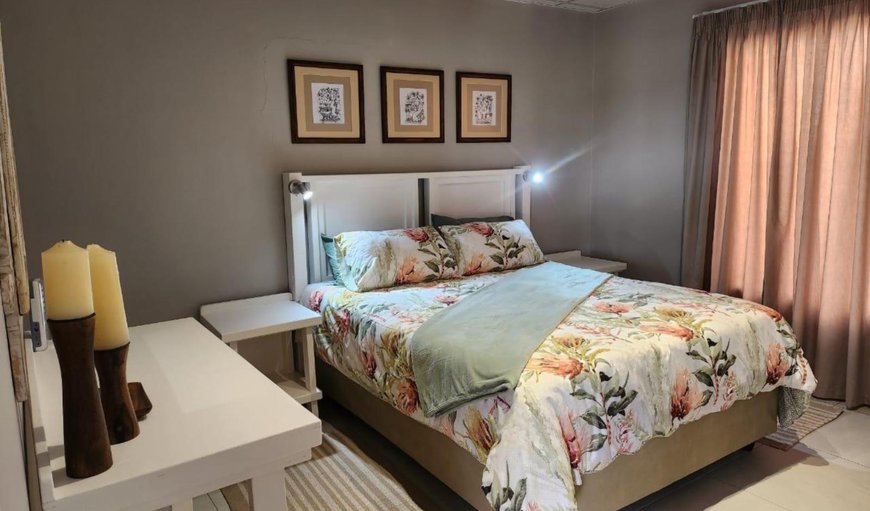 Self-catering Home with Dam Views: Bed