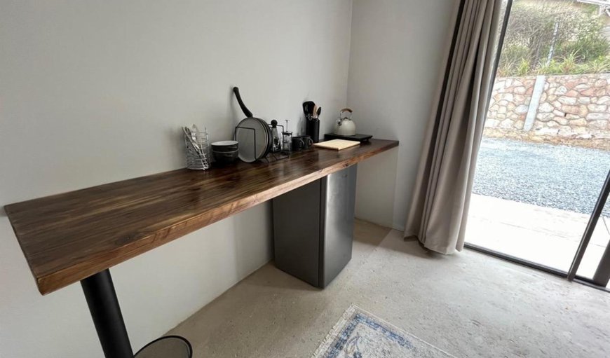 Standard Queen Room with Desk: Kitchenette