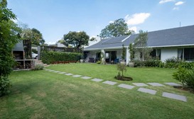 Lovely House with Big Garden Parktown North image