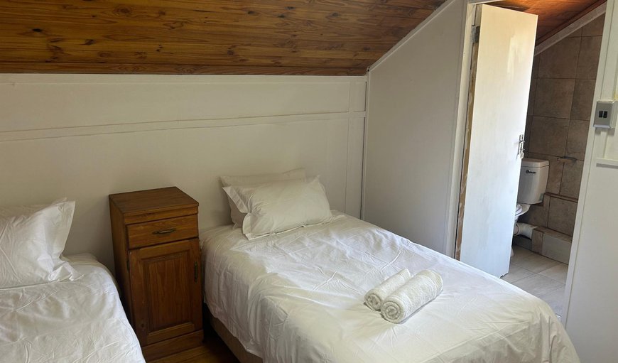 Standard Twin Room: Bed