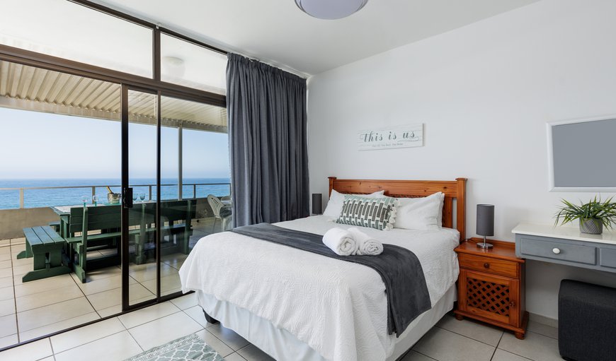 Vinkel 8 Manaba: Main Bedroom with sea-views