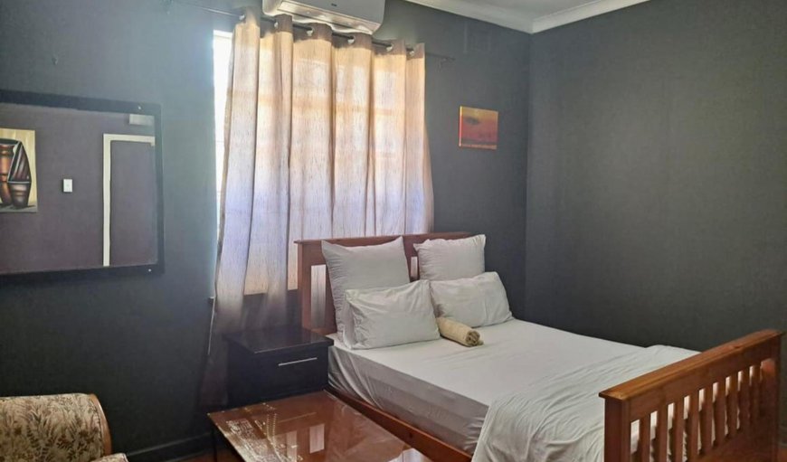 Double Room with Shower (Shared): Bed