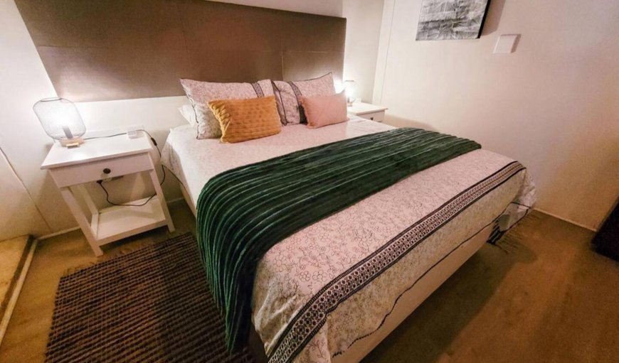 Private Apartment in Central Knysna: Bed