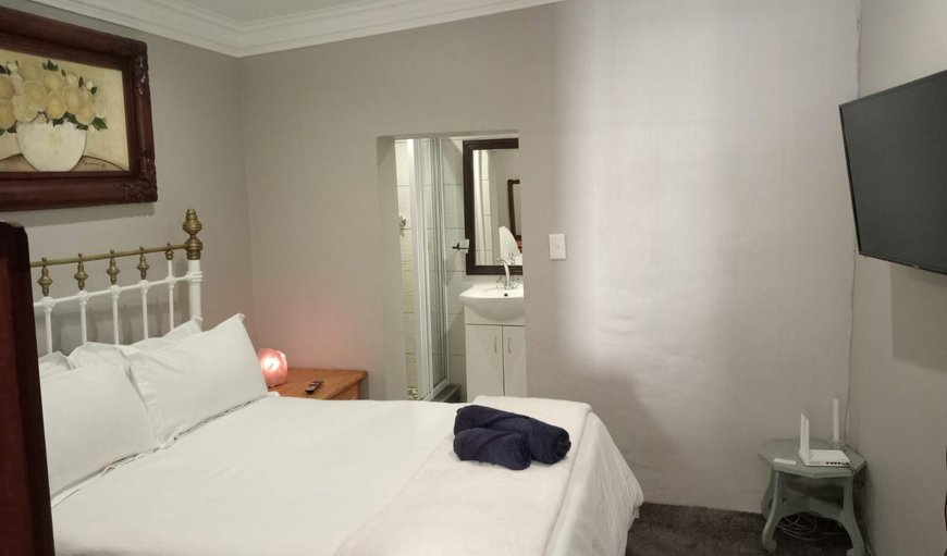 La Cordier Single Rooms: Bed