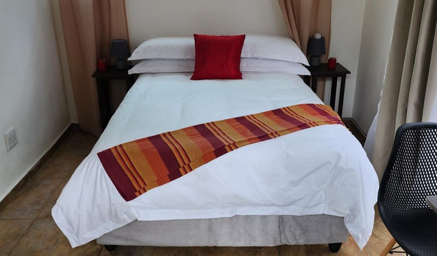 Standard Double Room: Bed