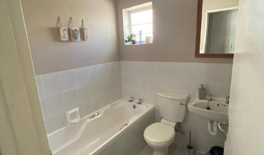 Ocean Breeze: Bathroom