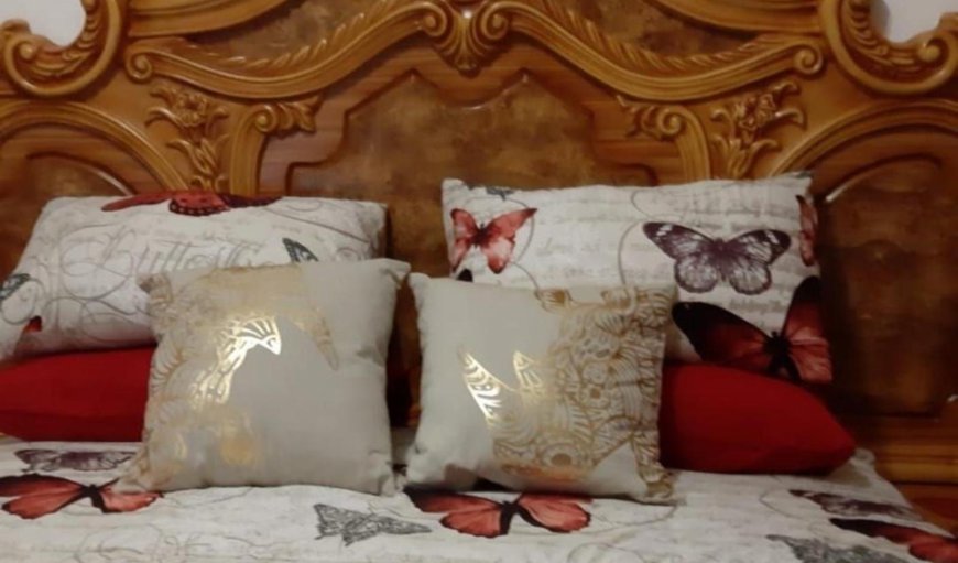 Luxury 4-Sleeper Self-Catering Chalet: Bed