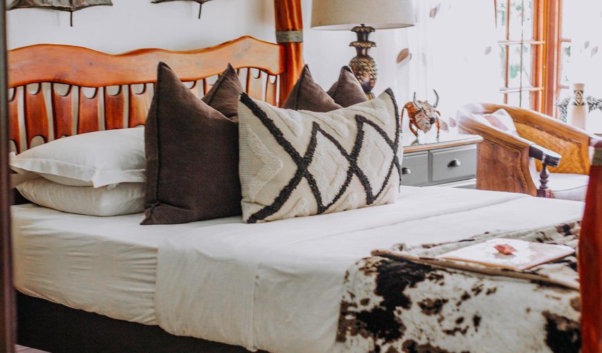 Queen Room: Bed