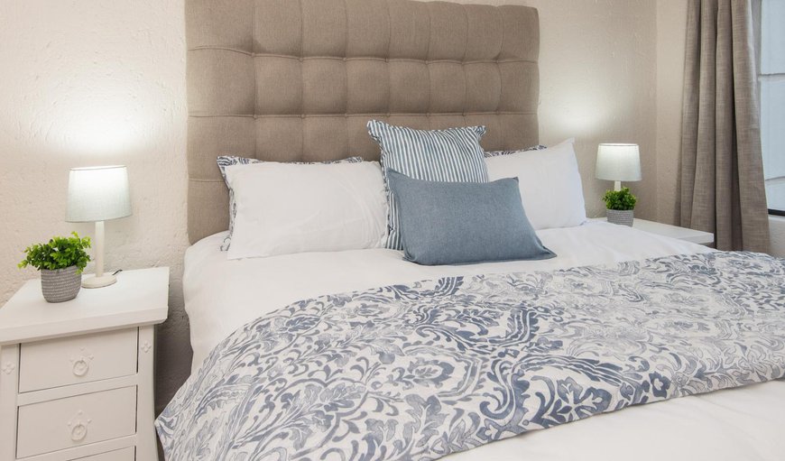Deluxe King Suite: Bed