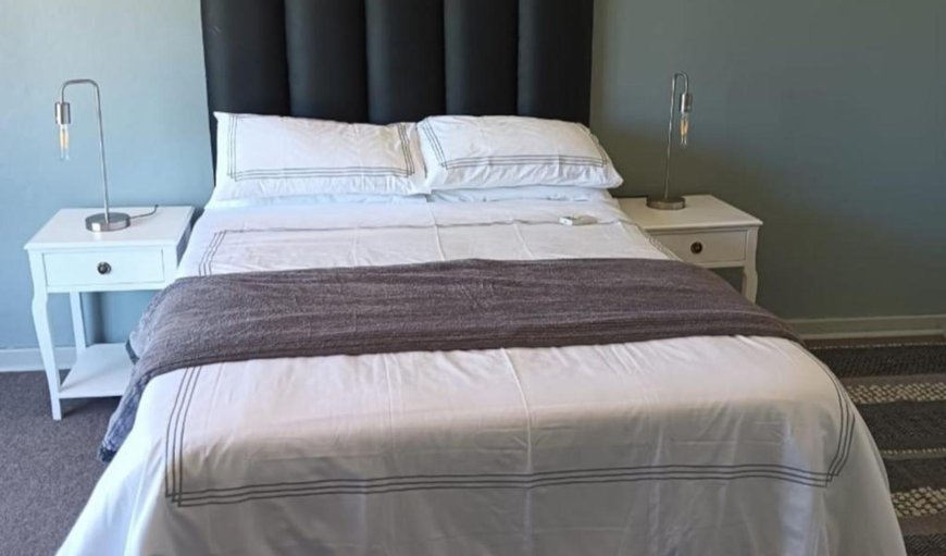 Deluxe 1-Bedroom Apartment: Bed