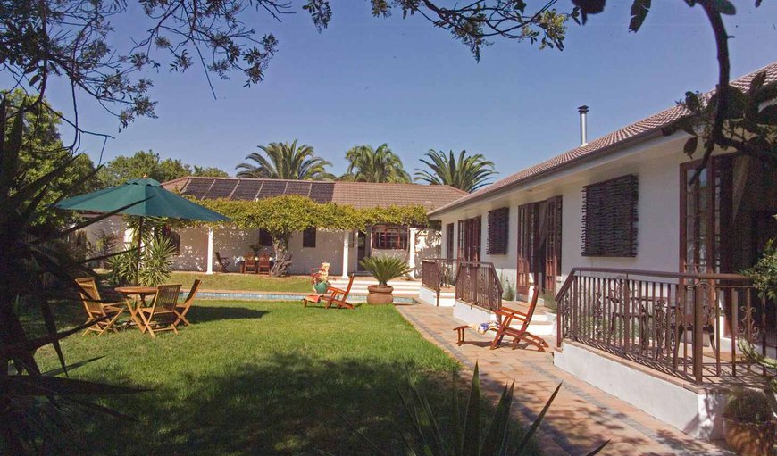 3 Palms Luxury Cottage features a beautiful back garden with a swimming pool, garden lounges and braai facilities.