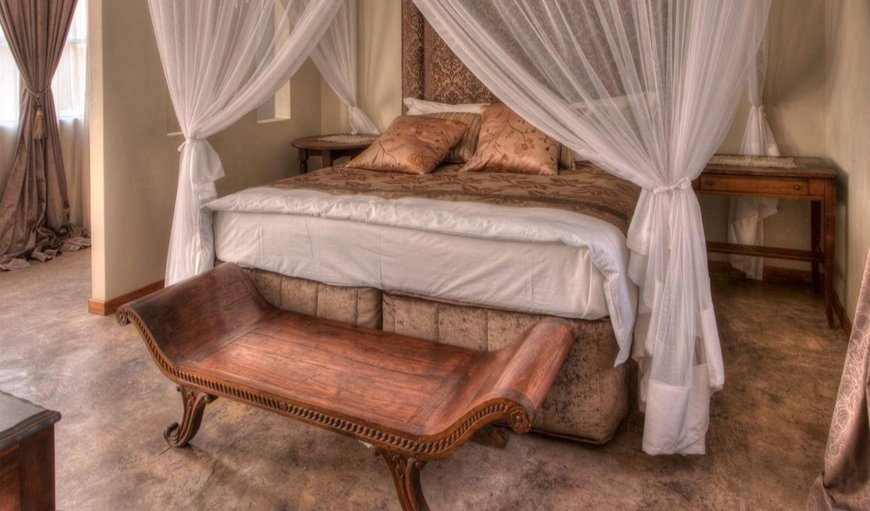 Honeymoon Suite: Bed