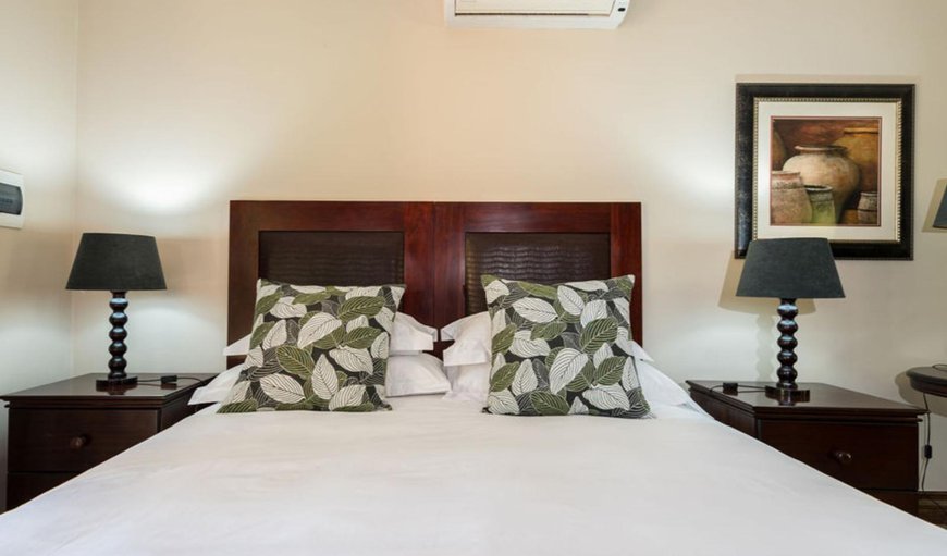 Self Catering Studio Apartments: Bed