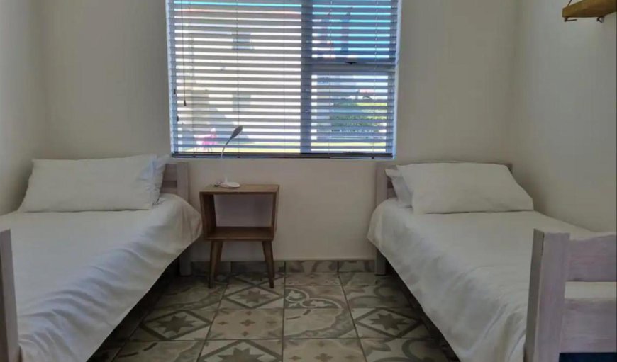 Flamingo Beach Apartment 1: Bed