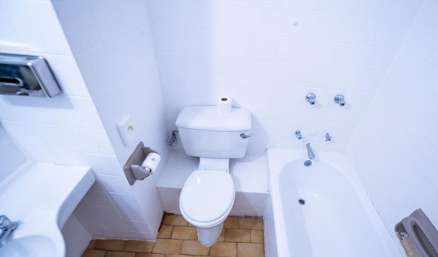 Double Room: Bathroom
